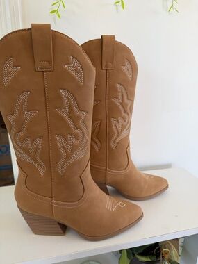 Soda Tan Western Nubuck-Inspired Pull-On Heeled Cowboy Boots